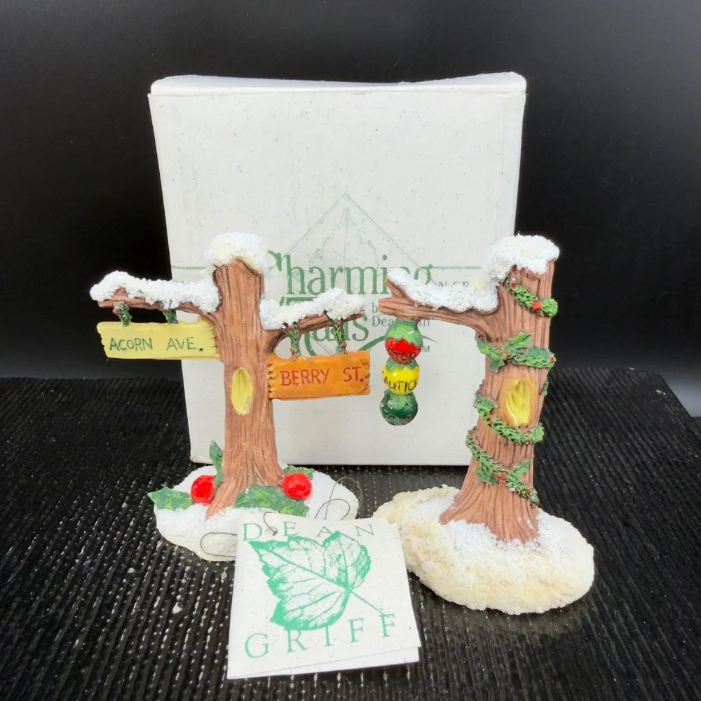 Charming Tails Dean Griff Silvestri Street Light Sign Accesso Winter Set New Box